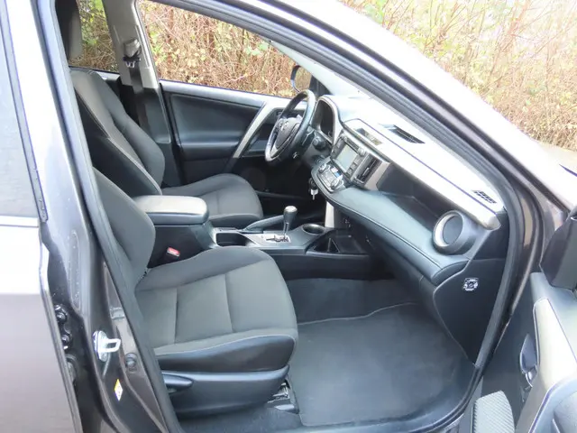 Toyota RAV4 2.0 Style 4WD *Navi *Camera 2015 Benzine 14