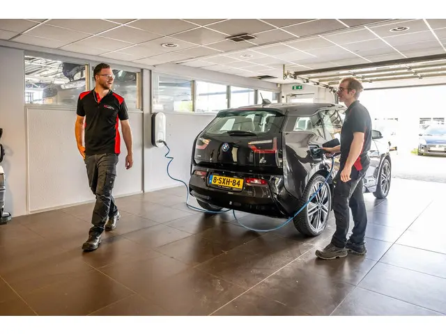 Peugeot 208 1.2 PureTech Blue Lion | Metallic | 2018 Benzine 35