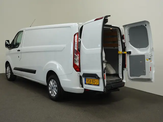 Ford Transit Custom 300 L2H1 Trend 2023 Diesel 39