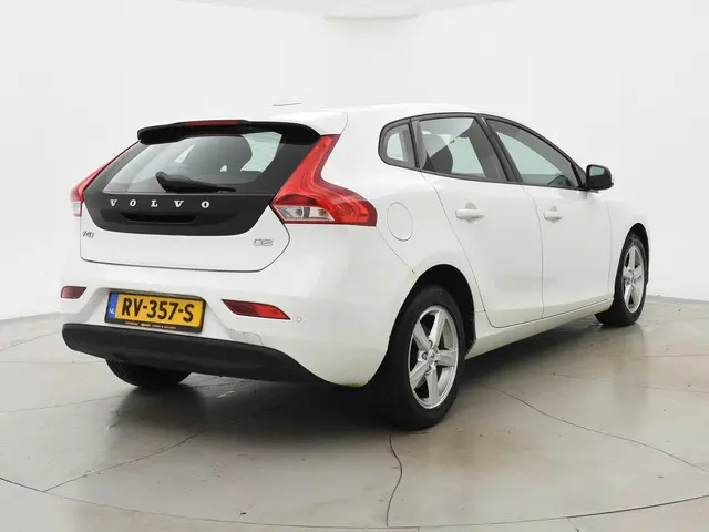 Volvo V40 2.0 D2 120 PK EURO 6 + NAVIGATIE 2018 Diesel 2