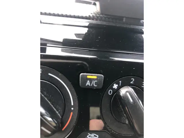 Volkswagen up! 1.0 BMT move up! 2019 Benzine 15