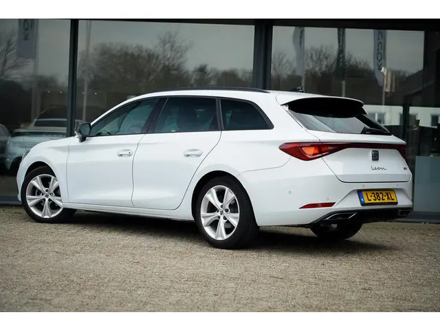 SEAT Leon Sportstourer 1.5 eTSI FR 2021 Benzine 14
