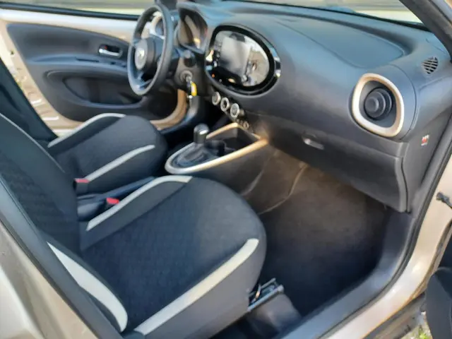 Toyota Aygo X 1.0 VVT-i S-CVT envy 2023 Benzine 10