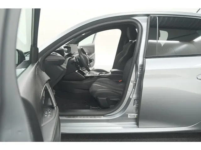 Peugeot 208 PureTech 131 EAT8 GT 2023 Benzine 28