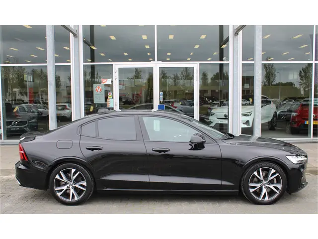Volvo S60 T4 Automaat R-Design 2019 Benzine 32