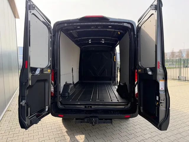 Ford Transit 350 2.0 TDCI L3H2 Limited RWD 2024 Diesel 4