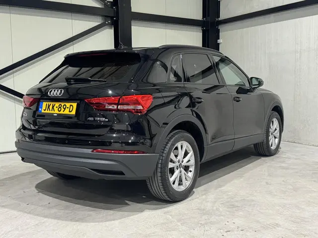 Audi Q3 45 TFSI e Business 2022 Hybride Benzine 21