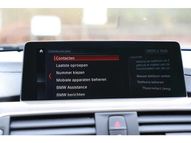 BMW 3 Serie 318i Luxury Edition 2019 Benzine 32