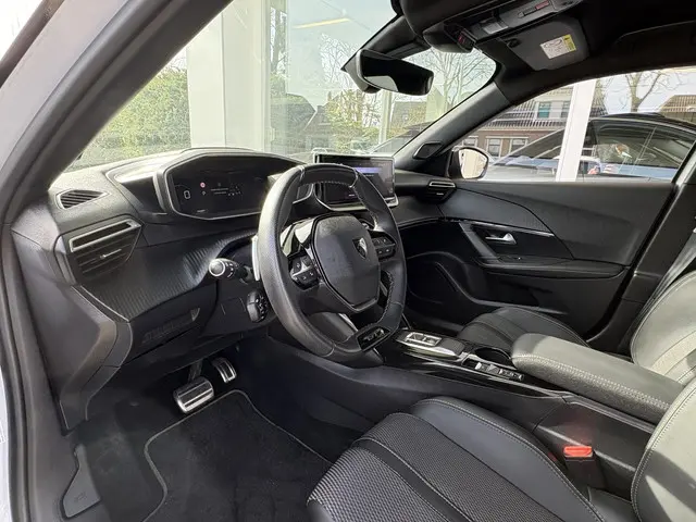 Peugeot 2008 1.2T 130pk Automaat GT 2024 Benzine 9