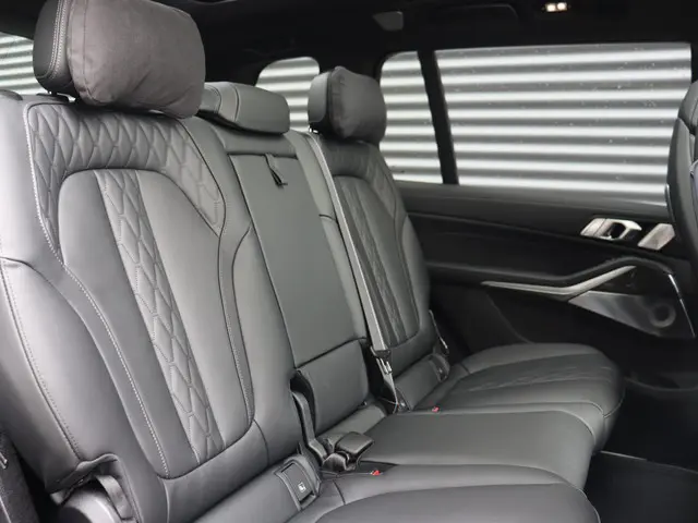 BMW X7 xDrive40i 2026 Benzine 10