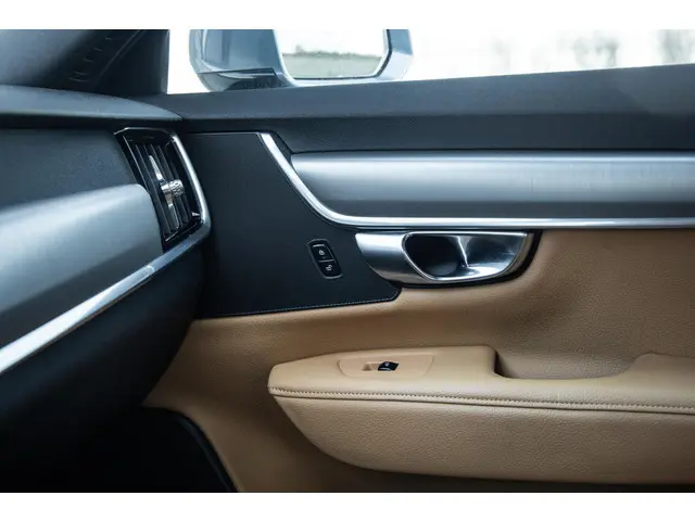 Volvo V90 2.0 T5 Momentum 2017 Benzine 36