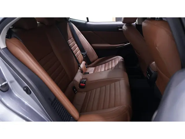 Lexus IS 300h Hybrid 2020 Hybride Benzine 43