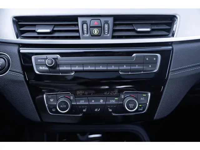 BMW X1 sDrive18i Sport Line 2021 Benzine 49