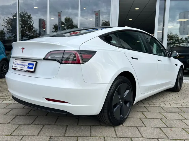 Tesla Model 3 Standard RWD Plus 2021 Elektrisch 6