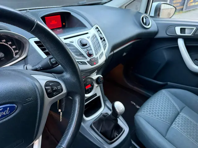 Ford Fiesta 1.25 Titanium 2013 Benzine 33