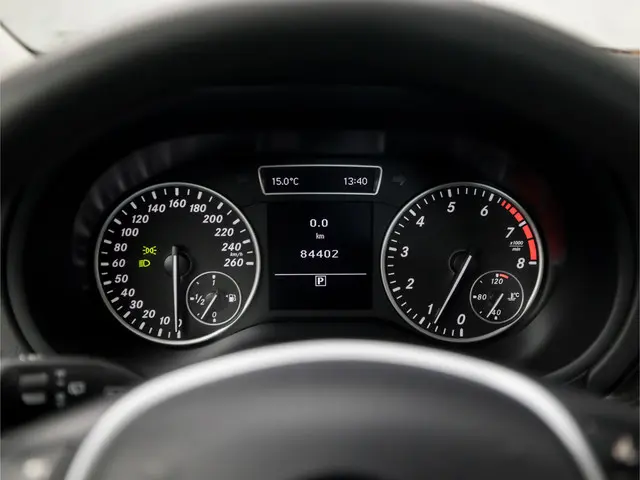 Mercedes-Benz B-Klasse 180 Prestige Sport 2014 Benzine 21