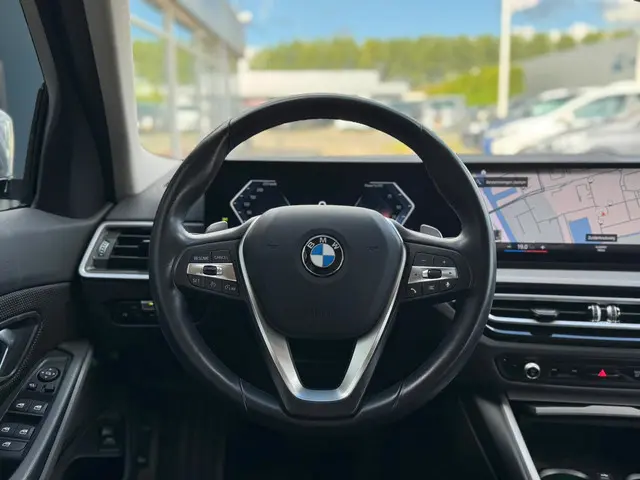 BMW 3 Serie Touring 318i 2023 Benzine 26