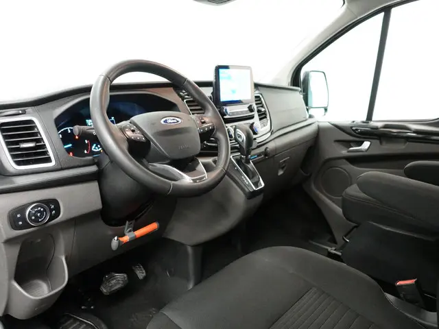 Ford Transit Custom 300 2.0 TDCI L2H1 Limited 2023 Diesel 2