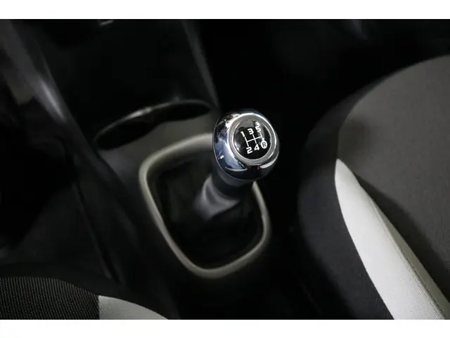 Toyota Aygo 1.0 VVT-i x-play 2017 Benzine 24