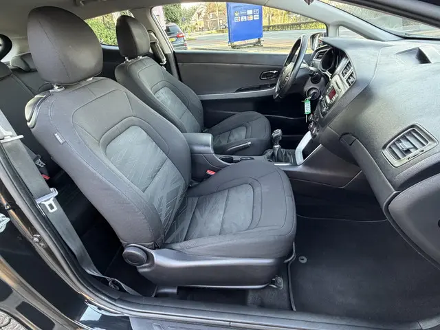 Kia pro_cee'd 1.4 CVVT 2013 Benzine 19