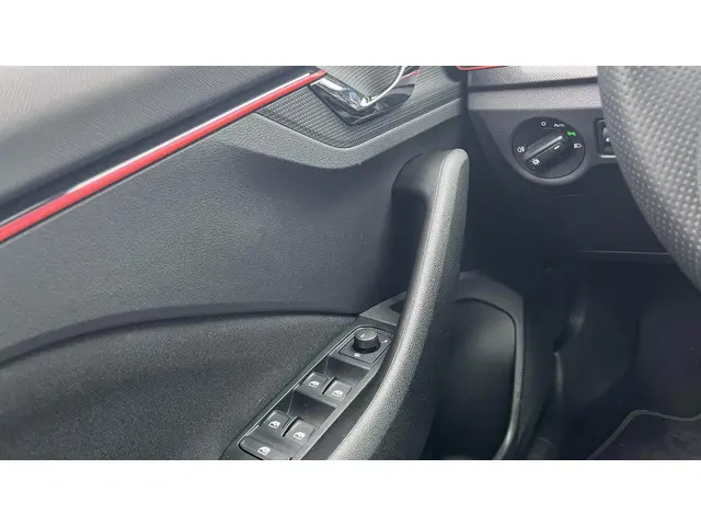 Škoda Kamiq 1.0 TSI Sport Business 2024 Benzine 14