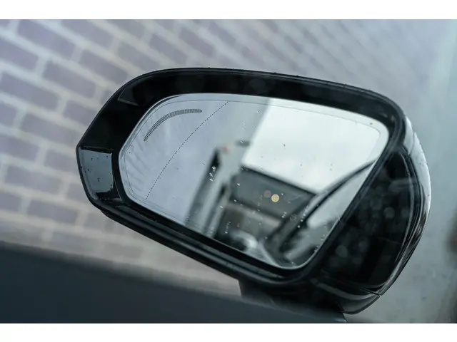 Volvo V60 2.0 B4 R-Design 2020 Benzine 17