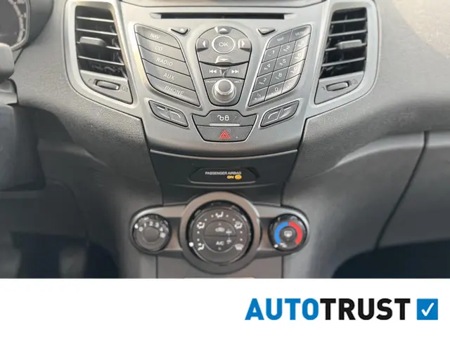 Ford Fiesta 1.0 Style,airco, km nap,navigatie 2015 Benzine 17