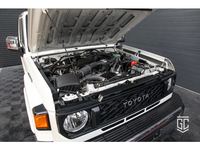 Toyota Land Cruiser GRJ76 E 2024 Benzine 21