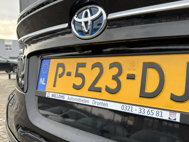 Toyota C-HR 1.8 Hybrid Style Luxury 2022 Hybride Benzine 6