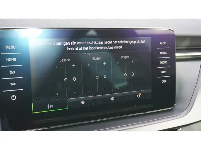 Škoda Kamiq 1.0 TSI 116pk DSG Monte Carlo 2021 Benzine 33