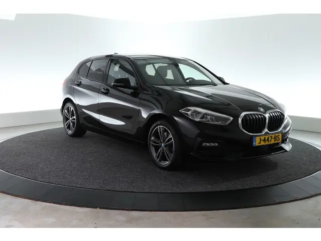 BMW 1 Serie 118i Executive Edition 2020 Benzine 12