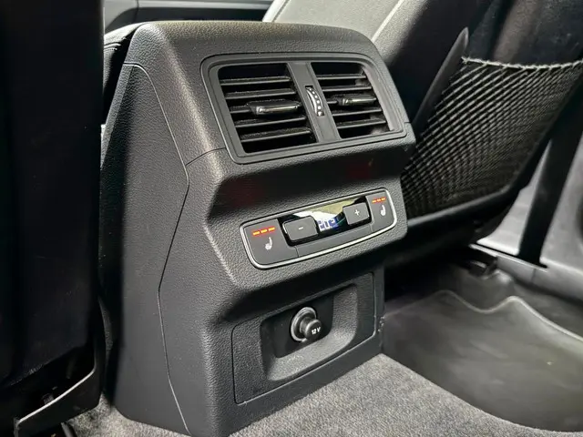 Audi Q5 50 TFSI e S edition 2021 Hybride Benzine 26