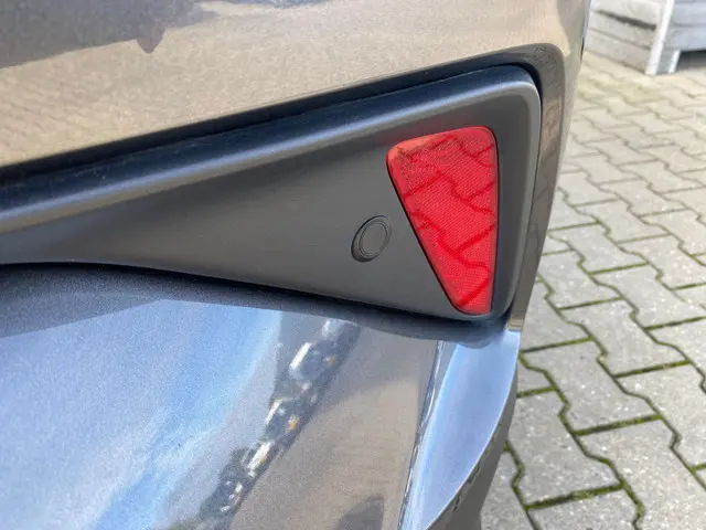 Toyota C-HR 2.0 Hybrid Dynamic 2024 Hybride Benzine 8