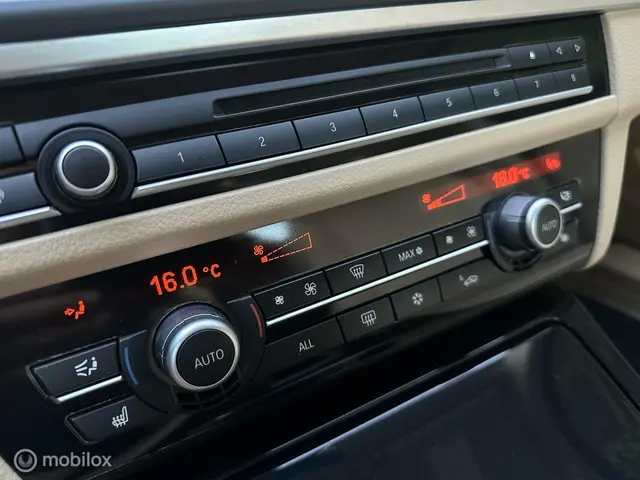 BMW 5 Serie 520i High Executive 2012 Benzine 13