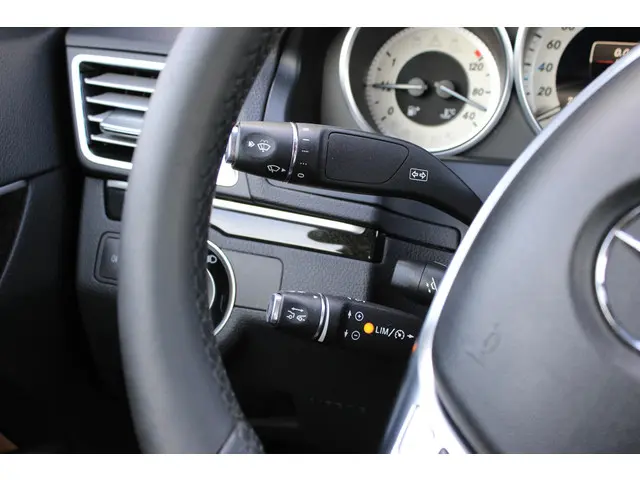 Mercedes-Benz E-Klasse Cabrio 400 AMG 2014 Benzine 35