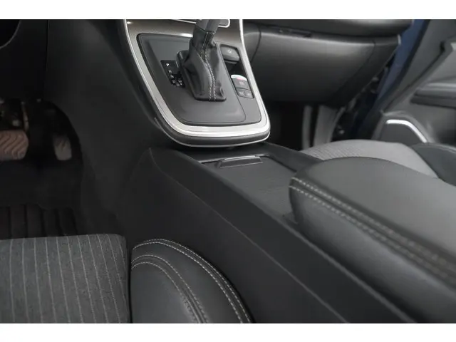 Renault Scénic TCe 140 EDC Bose 2021 Benzine 50