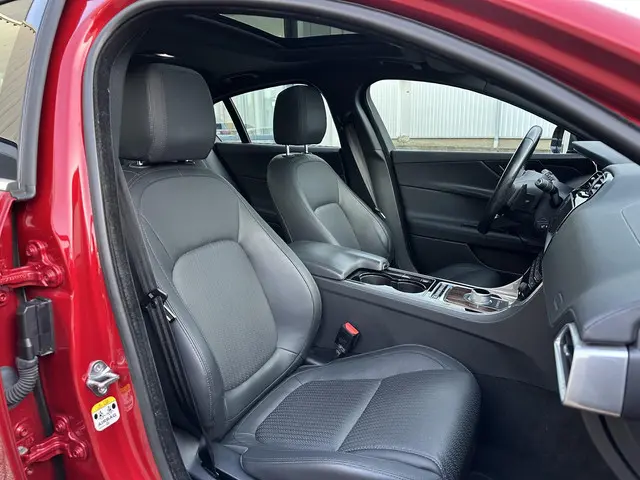 Jaguar XE 2.0 Portfolio 2015 Benzine 24