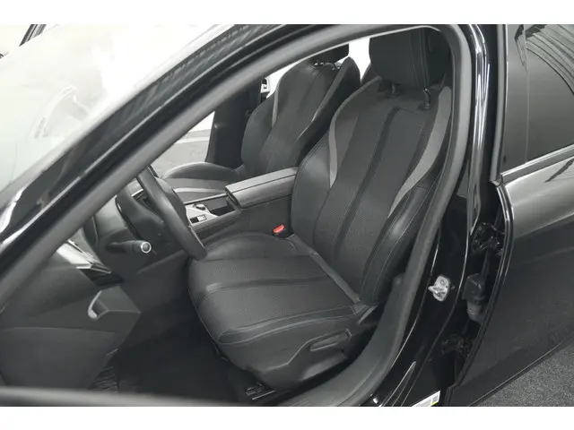 Peugeot 308 PureTech 130 Allure 2022 Benzine 27
