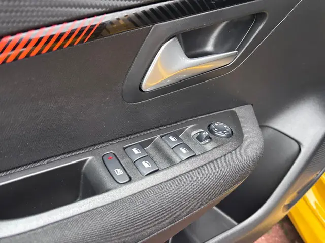 Peugeot 208 1.2 PureTech Active Pack 2021 Benzine 20