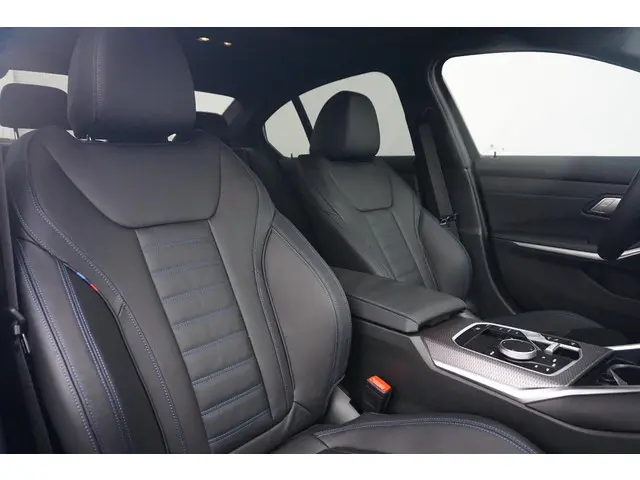 BMW 3 Serie Sedan 318i 2025 Benzine 7