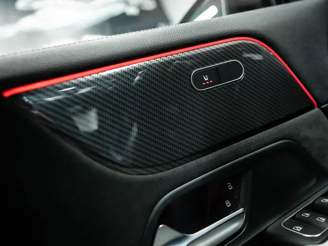 Mercedes-Benz GLA 200 AMG Line 2023 Benzine 33