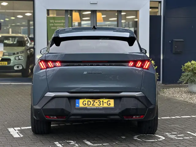 Peugeot e-3008 Allure 210pk 73 kWh 2024 Elektrisch 7
