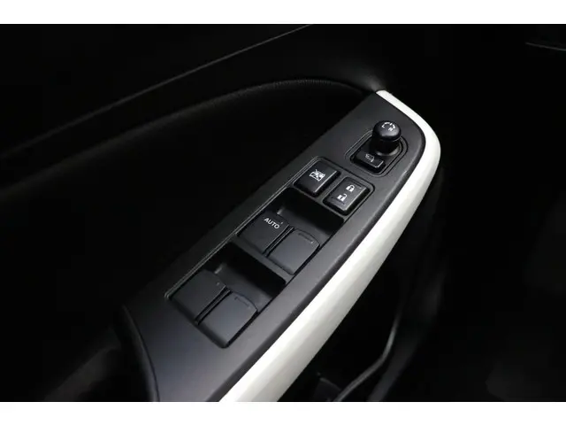 Suzuki Swift 1.0 Stijl Smart Hybrid 2019 Benzine 18