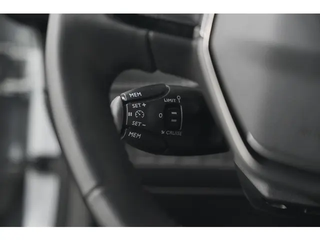 Peugeot 2008 PureTech 130 EAT8 Allure 2024 Benzine 37
