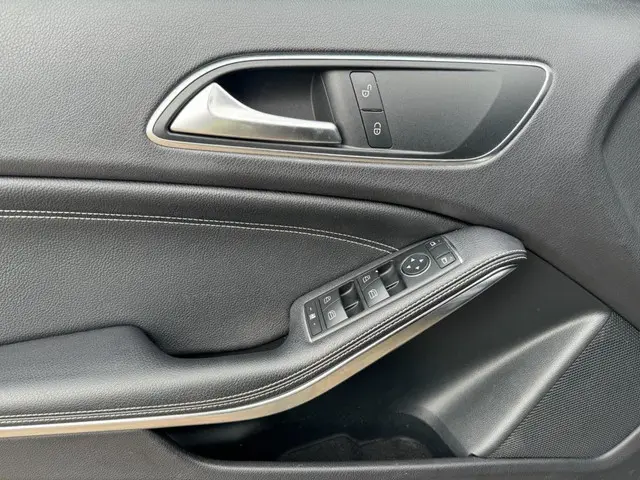 Mercedes-Benz A-Klasse 180 Pano/Navi/Automaat 2014 Benzine 7