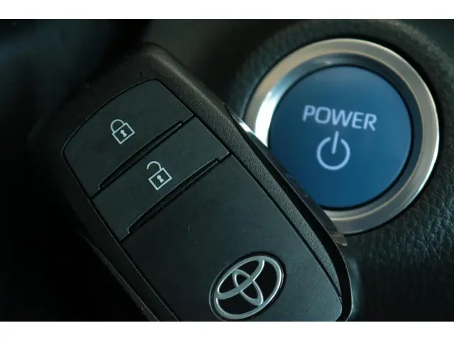 Toyota Yaris 1.5 Hybrid Active, 2021 Hybride Benzine 8