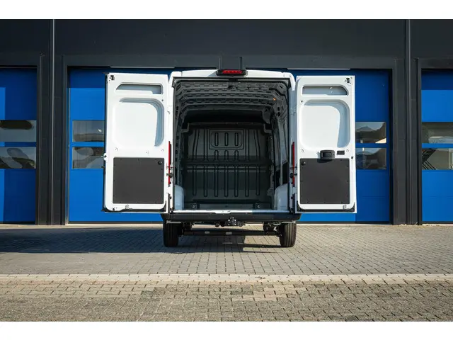 Peugeot Boxer L4H2 180PK EAT8 3.5t Vol opties 2024 Diesel 9