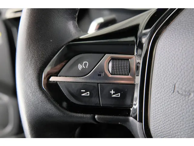 Peugeot 2008 1.2 PureTech Allure Pack 2021 Benzine 18