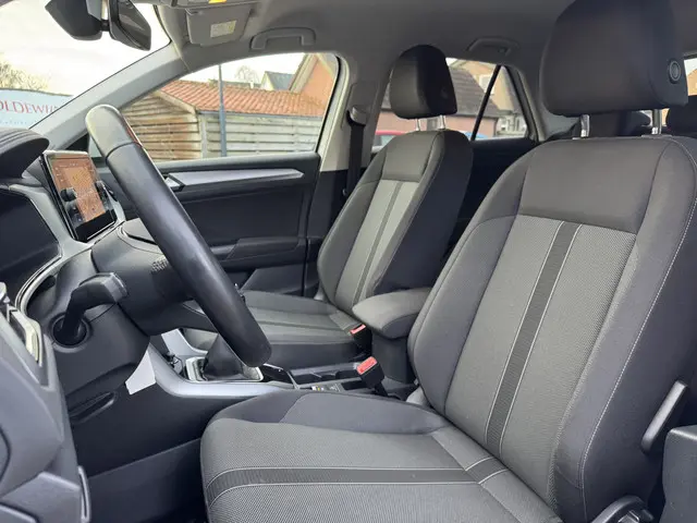 Volkswagen T-Roc 1.0 TSI 110pk 75 Edition 2022 Benzine 10
