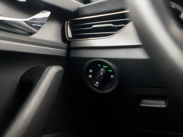 Škoda Kamiq 1.0 TSI Luxury Sport 2021 Benzine 25